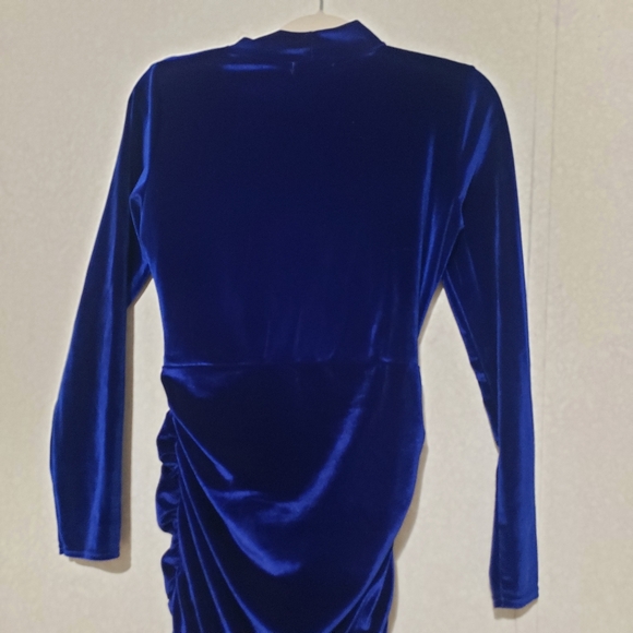 NEW...BOOHOO....Elegant Blue Velvet Dress..SIZE:12 - Picture 8 of 13